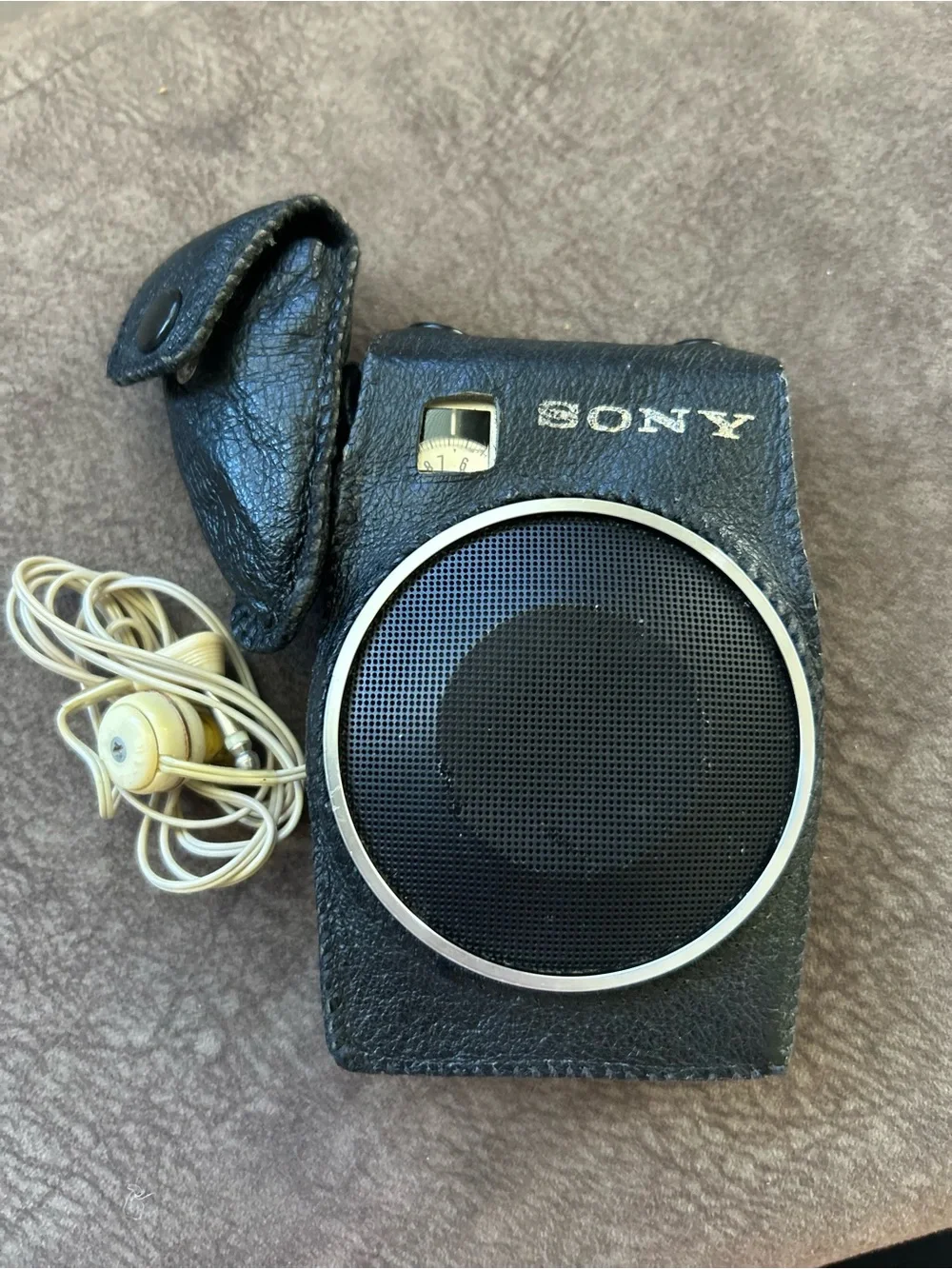 Rare Vintage Sony TR-650 6- Transistor Pocket Radio Japan, 1961-1962